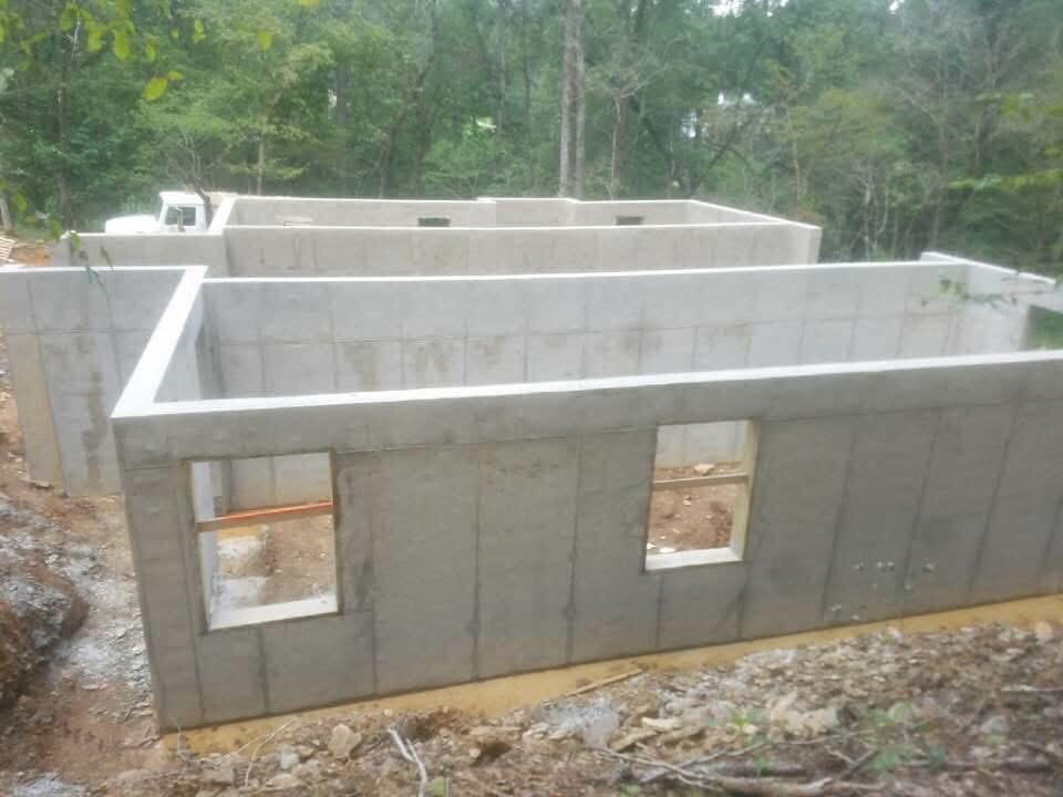 Foundation walls with window openings